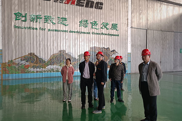 強(qiáng)化對(duì)外交流，深化校企合作